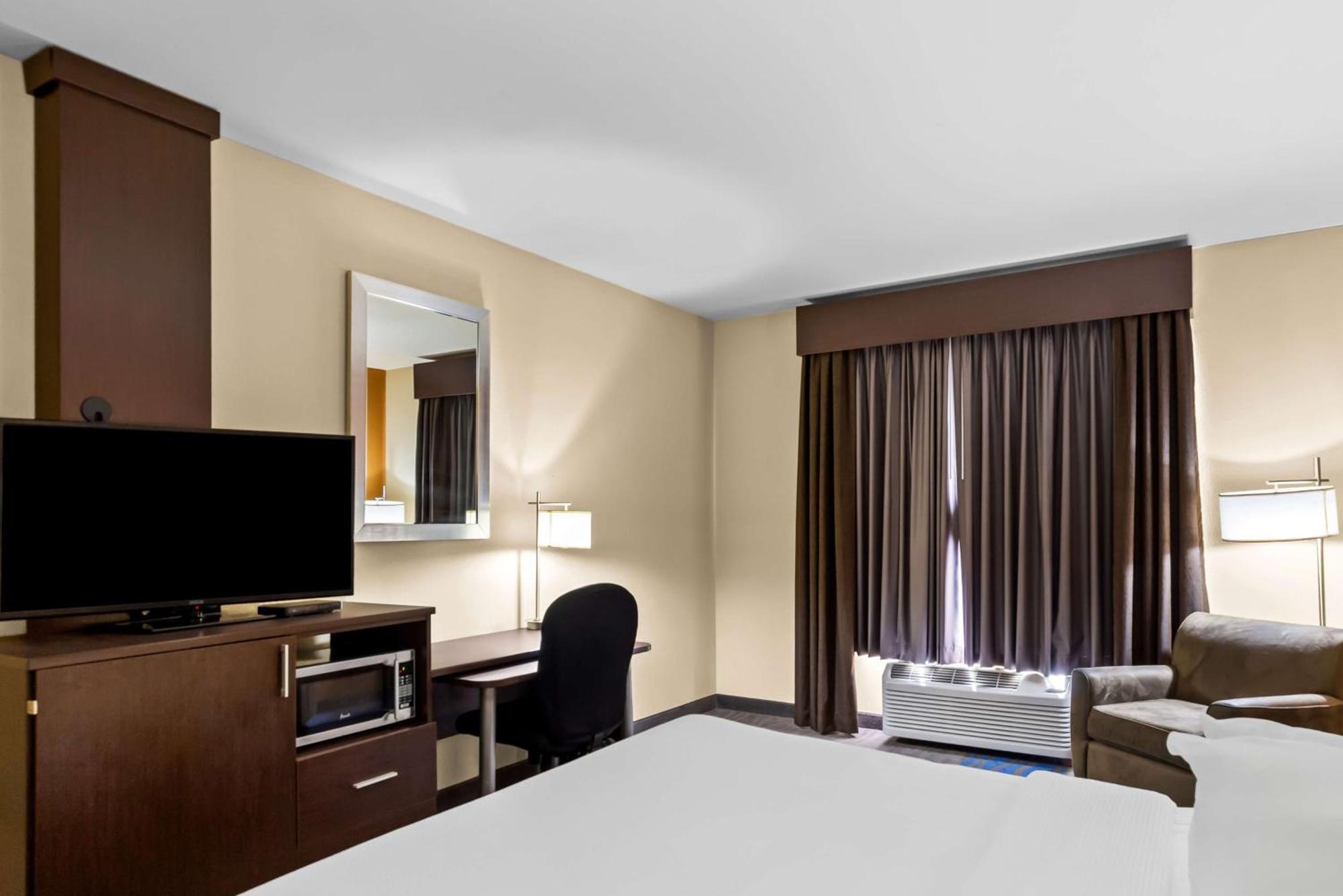 Best Western St. Louis Airport North Hotel & Suites Hazelwood Exterior photo