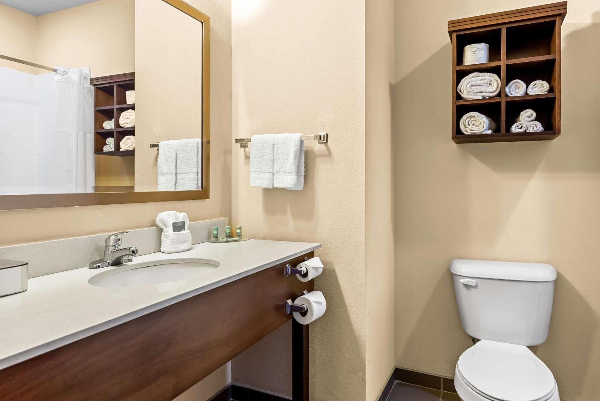 Best Western St. Louis Airport North Hotel & Suites Hazelwood Exterior photo