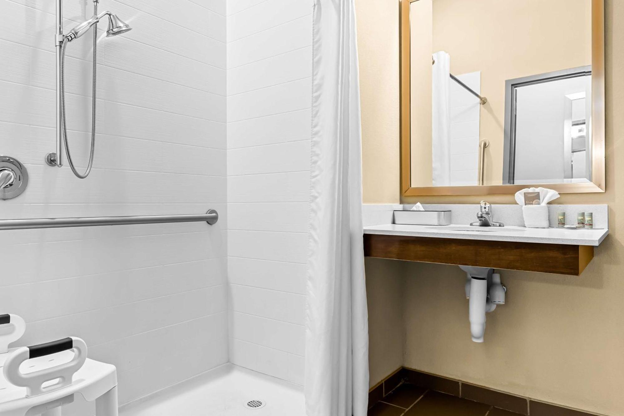 Best Western St. Louis Airport North Hotel & Suites Hazelwood Exterior photo