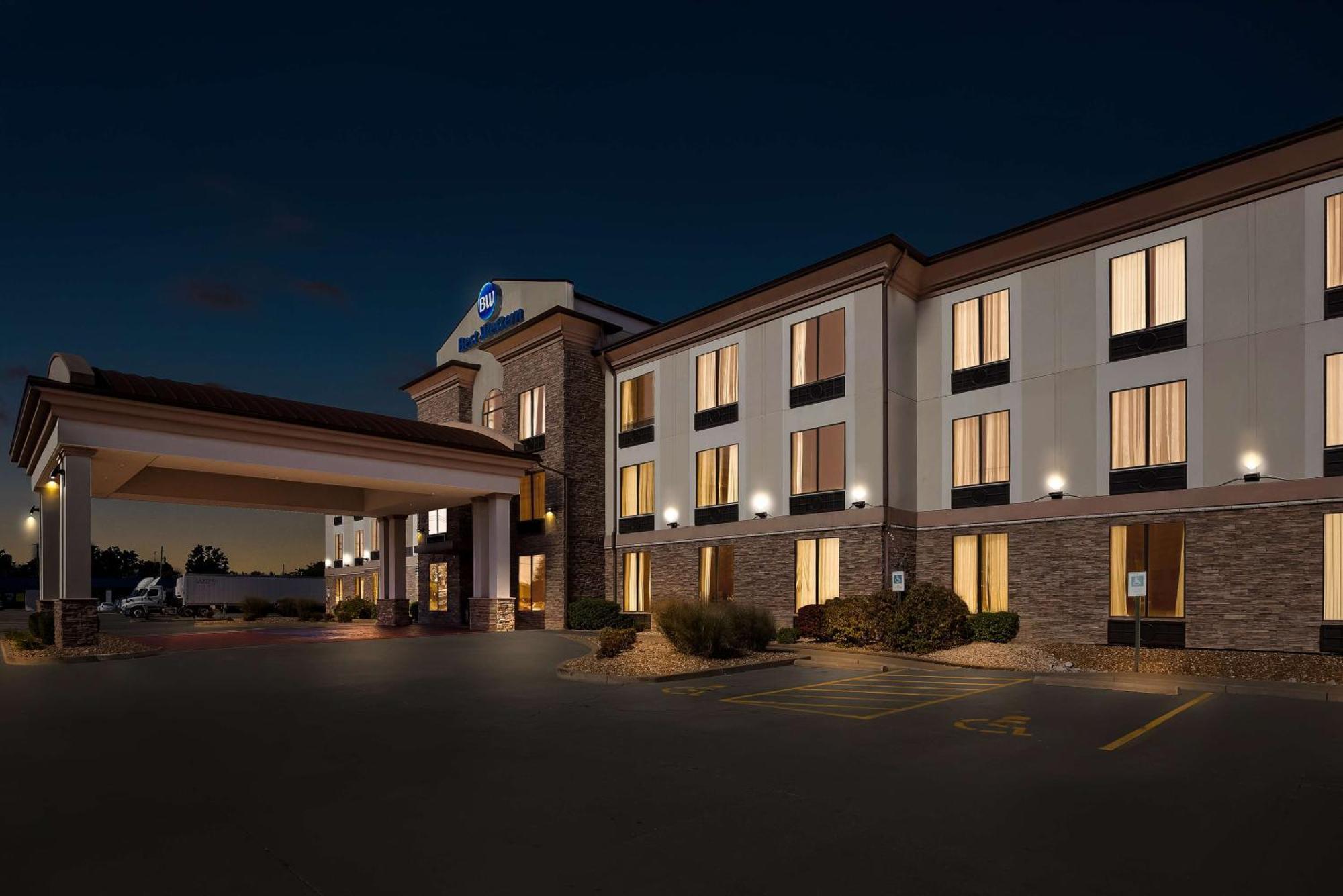 Best Western St. Louis Airport North Hotel & Suites Hazelwood Exterior photo
