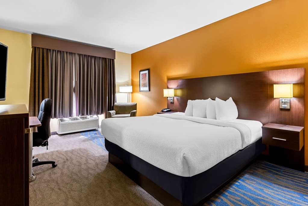 Best Western St. Louis Airport North Hotel & Suites Hazelwood Room photo