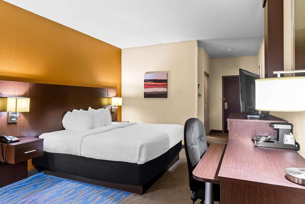 Best Western St. Louis Airport North Hotel & Suites Hazelwood Room photo