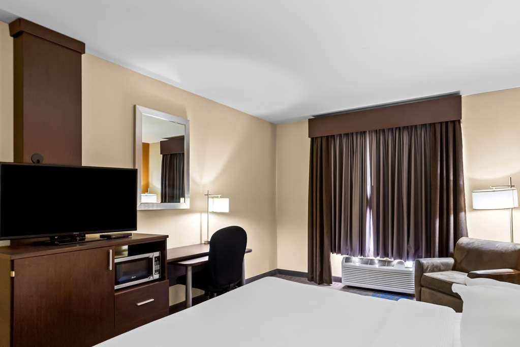 Best Western St. Louis Airport North Hotel & Suites Hazelwood Room photo